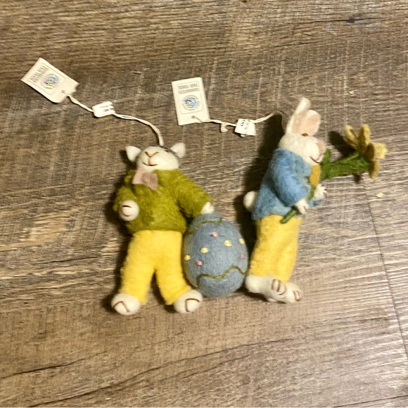 Gry & Sif Wool Bunny Bowtie & Flower Grey Sheep with Green Jacket Egg Fair Trade - Picture 10 of 11